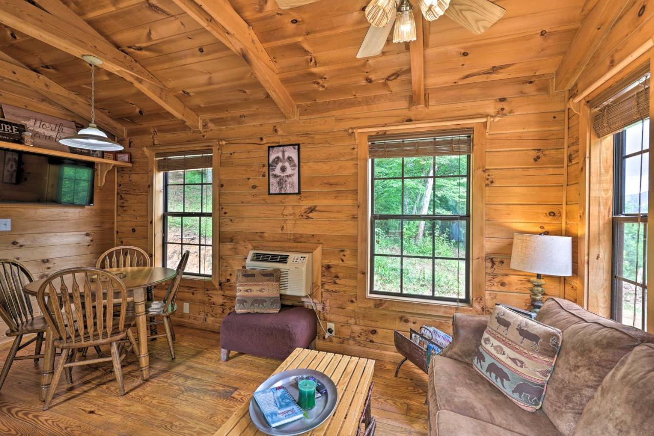 Quaint Log Cabin With Views Near West Jefferson Warrensville Exterior photo