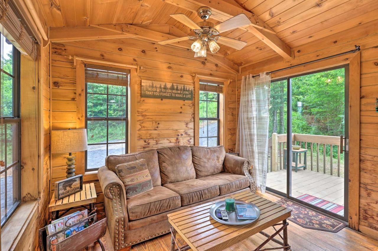Quaint Log Cabin With Views Near West Jefferson Warrensville Exterior photo