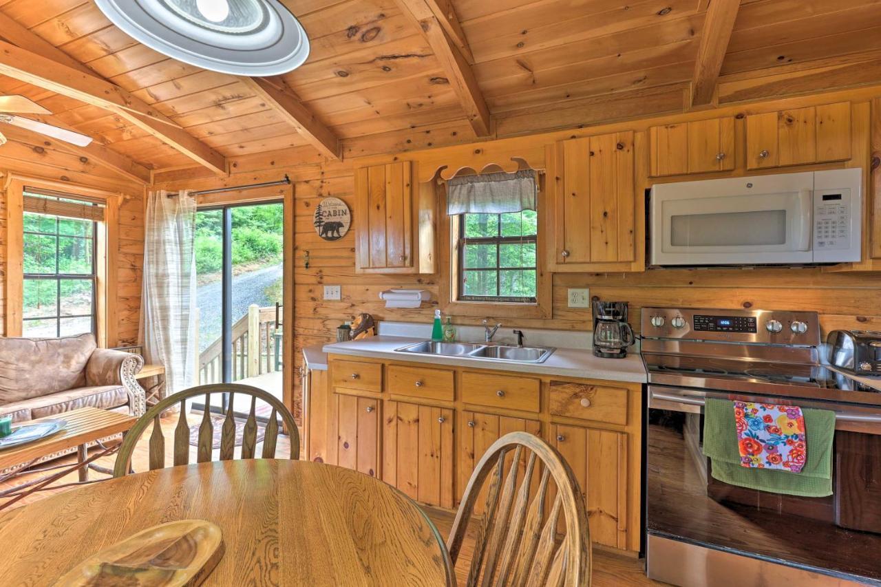 Quaint Log Cabin With Views Near West Jefferson Warrensville Exterior photo