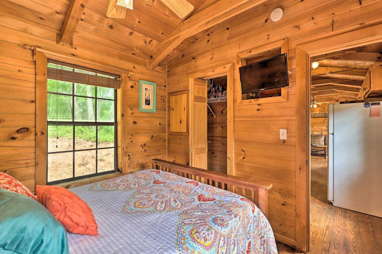 Quaint Log Cabin With Views Near West Jefferson Warrensville Exterior photo
