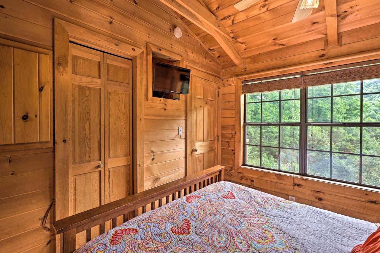 Quaint Log Cabin With Views Near West Jefferson Warrensville Exterior photo
