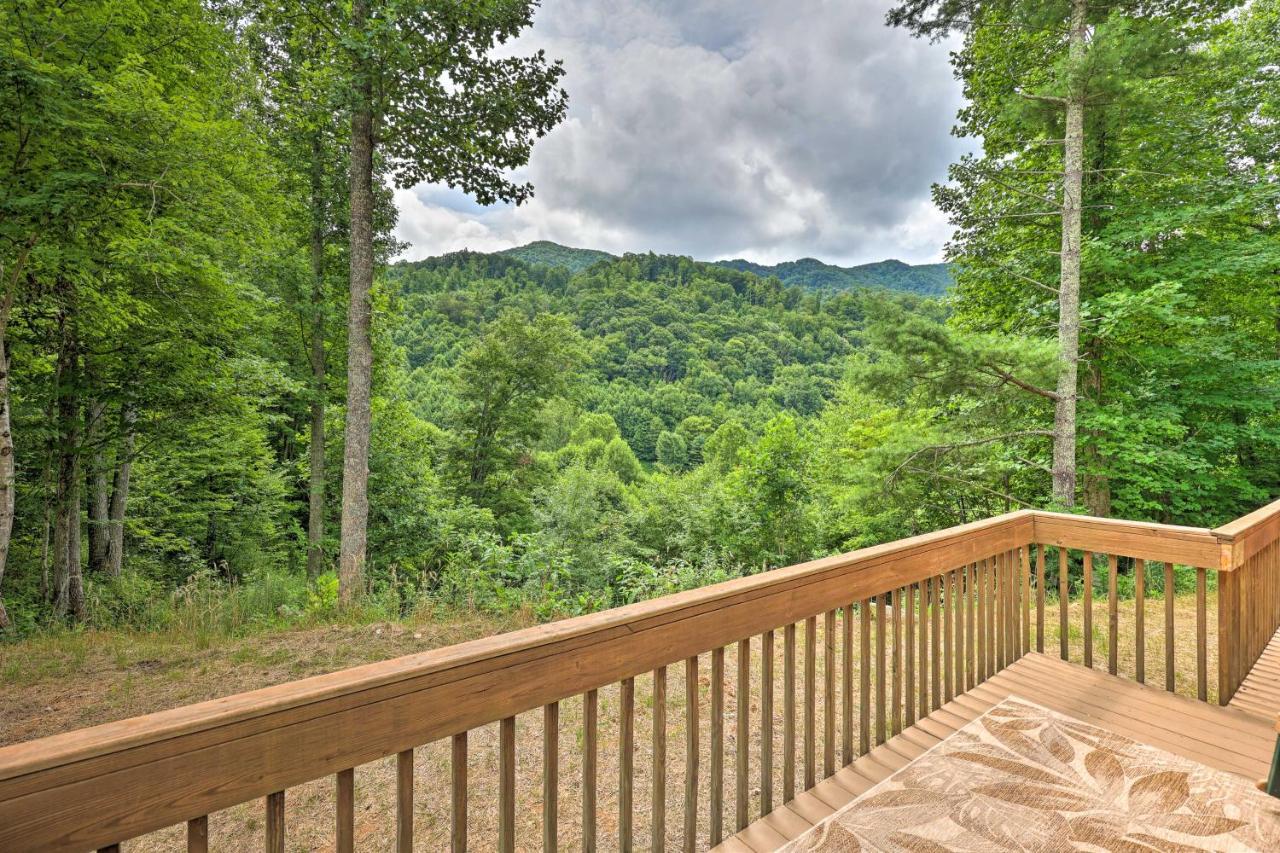 Quaint Log Cabin With Views Near West Jefferson Warrensville Exterior photo