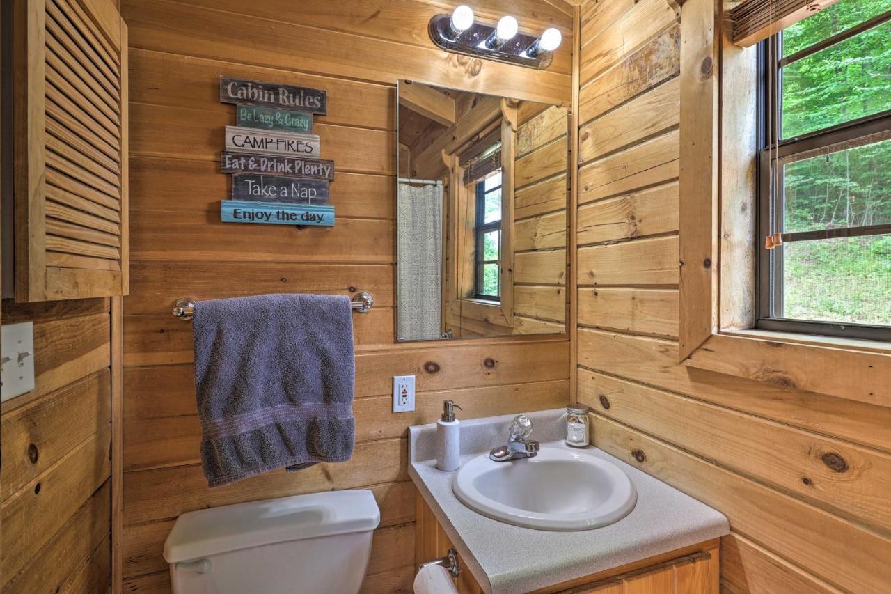 Quaint Log Cabin With Views Near West Jefferson Warrensville Exterior photo