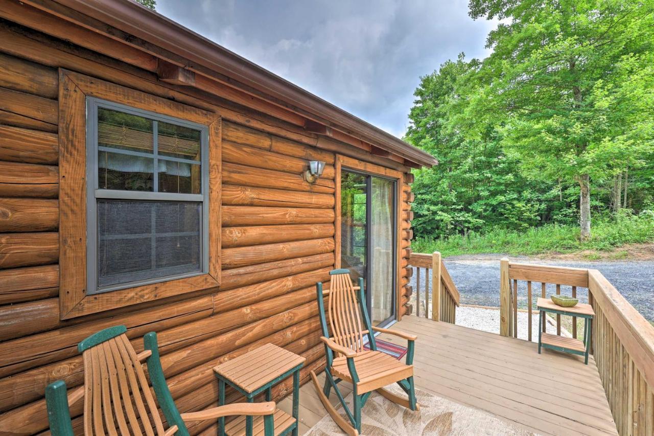 Quaint Log Cabin With Views Near West Jefferson Warrensville Exterior photo
